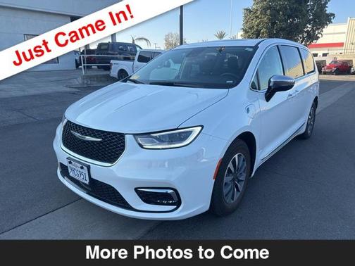 2023 Chrysler Pacifica Hybrid Limited