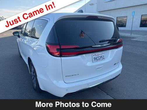 2023 Chrysler Pacifica Hybrid Limited