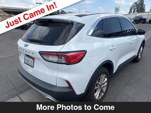 Oxford White 2022 Ford Escape SE