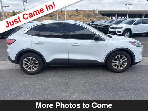 Oxford White 2022 Ford Escape SE