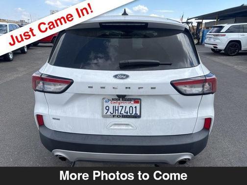 Oxford White 2022 Ford Escape SE