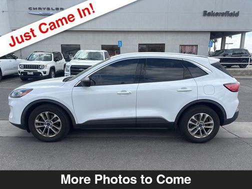 Oxford White 2022 Ford Escape SE