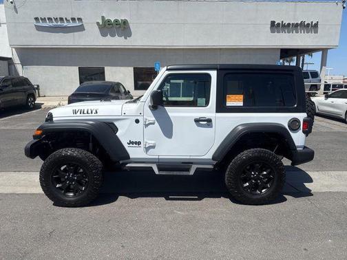 Bright White Clearcoat 2022 Jeep Wrangler Willys