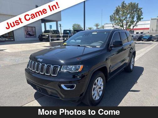Diamond Black Crystal Pearlcoat 2022 Jeep Grand Cherokee Laredo