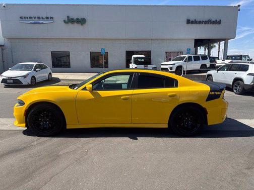 Yellow Jacket 2017 Dodge Charger R/T