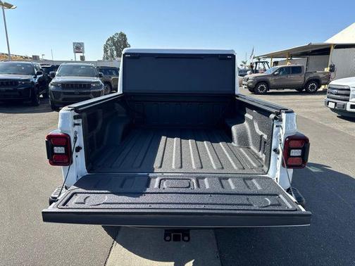 Bright White Clear-Coat Exterior Paint 2026 Jeep Gladiator Rubicon
