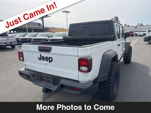 Bright White Clearcoat 2020 Jeep Gladiator Sport S