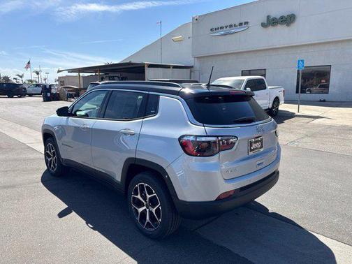 Silver Zynith Metallic Clear-Coat Exterior Paint 2026 Jeep Compass Limited