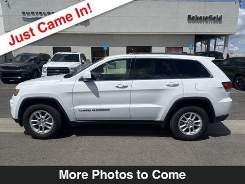 Bright White Clearcoat 2020 Jeep Grand Cherokee Laredo