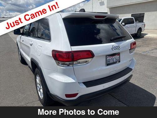 Bright White Clearcoat 2020 Jeep Grand Cherokee Laredo