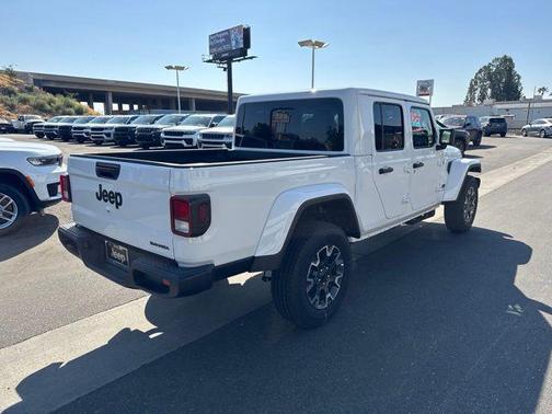 Bright White Clear-Coat Exterior Paint 2026 Jeep Gladiator Sahara 4x4