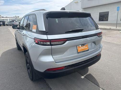 Silver Zynith 2023 Jeep Grand Cherokee Altitude