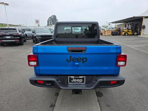 2026 Jeep Gladiator Sport