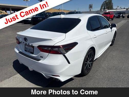 Ice 2023 Toyota Camry SE