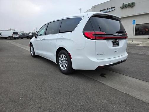 2026 Chrysler Pacifica L