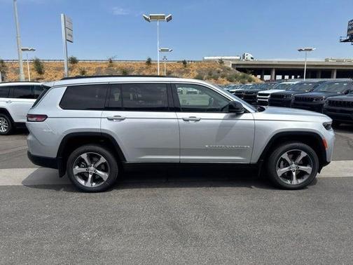 Silver Zynith Exterior Paint 2026 Jeep Grand Cherokee Limited