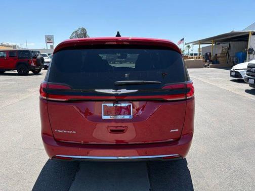 Red Hot Pearl-Coat Exterior Paint 2026 Chrysler Pacifica L