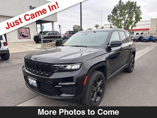 Diamond Black Crystal Pearlcoat 2023 Jeep Grand Cherokee Limited