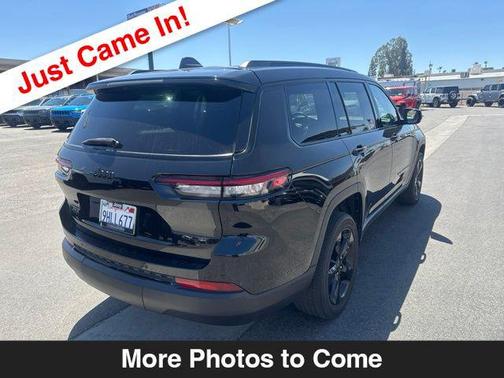 Diamond Black 2023 Jeep Grand Cherokee L Altitude