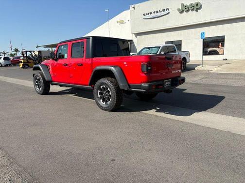 Firecracker Red Clear-Coat Exterior Paint 2026 Jeep Gladiator Rubicon