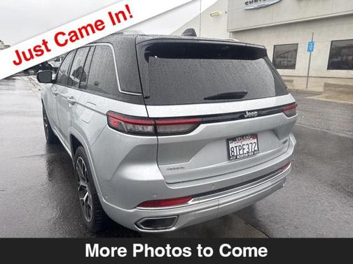 2022 Jeep Grand Cherokee Summit