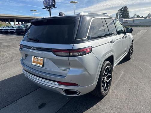 2022 Jeep Grand Cherokee Summit