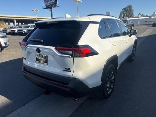 2022 Toyota RAV4 Hybrid XLE Premium