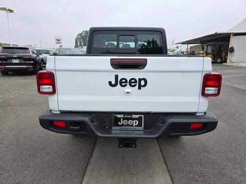 2026 Jeep Gladiator Sport