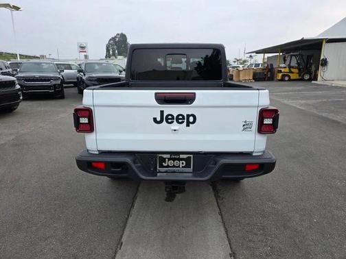 2026 Jeep Gladiator Willys 4x4