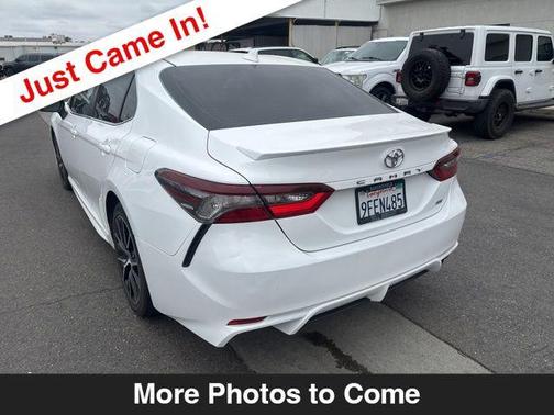 Ice 2023 Toyota Camry SE