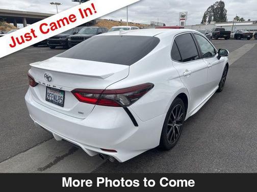 Ice 2023 Toyota Camry SE