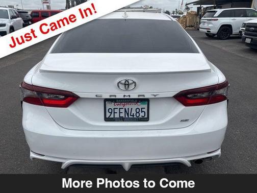 Ice 2023 Toyota Camry SE