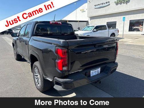 Black 2025 Chevrolet Colorado LT