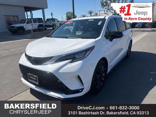 Super White 2021 Toyota Sienna XSE 7 Passenger