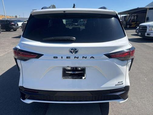 Super White 2021 Toyota Sienna XSE 7 Passenger