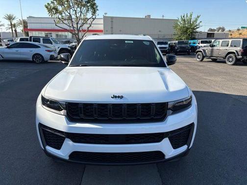 Bright White Clear-Coat Exterior Paint 2026 Jeep Grand Cherokee Altitude