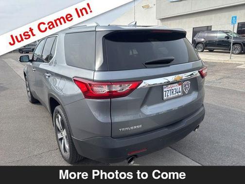 Satin Steel Metallic 2018 Chevrolet Traverse LT Leather