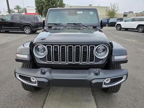 2026 Jeep Wrangler 4-Door Sahara 4x4