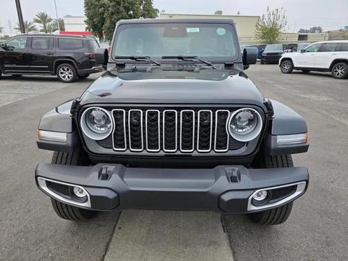 2026 Jeep Wrangler 4-Door Sahara 4x4