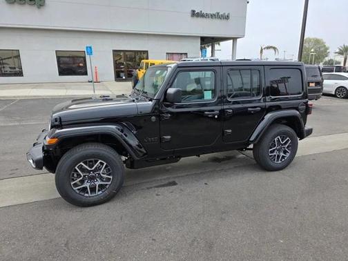 2026 Jeep Wrangler 4-Door Sahara 4x4