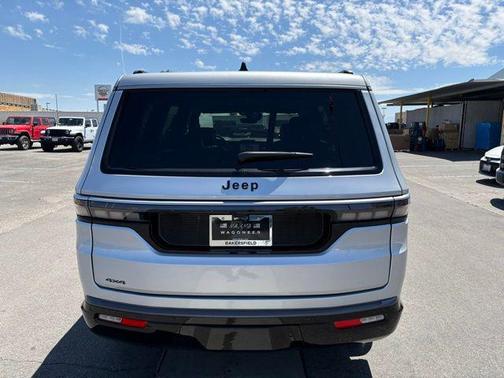 Silver-Zynith Exterior Paint 2026 Jeep Grand Wagoneer 4x4