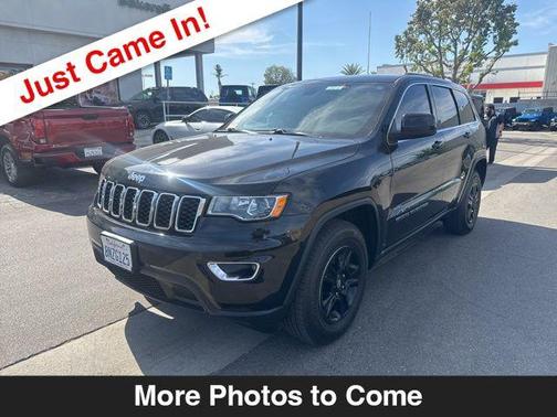 Diamond Black Crystal Pearlcoat 2017 Jeep Grand Cherokee Laredo