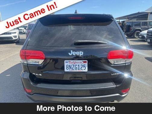 Diamond Black Crystal Pearlcoat 2017 Jeep Grand Cherokee Laredo