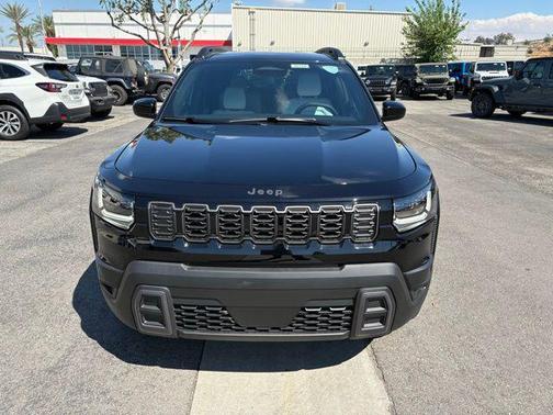 Diamond Black Crystal Pearl-Coat Exterior Paint 2026 Jeep Cherokee Laredo 4x4