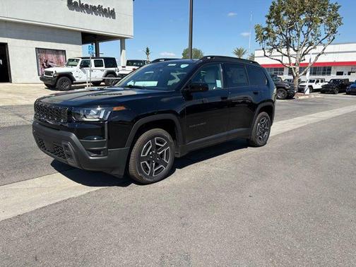 Diamond Black Crystal Pearl-Coat Exterior Paint 2026 Jeep Cherokee Laredo 4x4