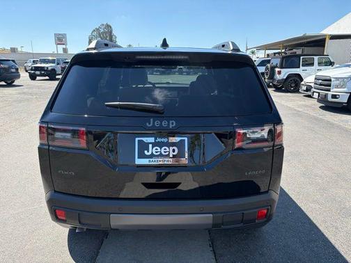 Diamond Black Crystal Pearl-Coat Exterior Paint 2026 Jeep Cherokee Laredo 4x4