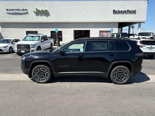 Diamond Black Crystal Pearl-Coat Exterior Paint 2026 Jeep Cherokee Laredo 4x4