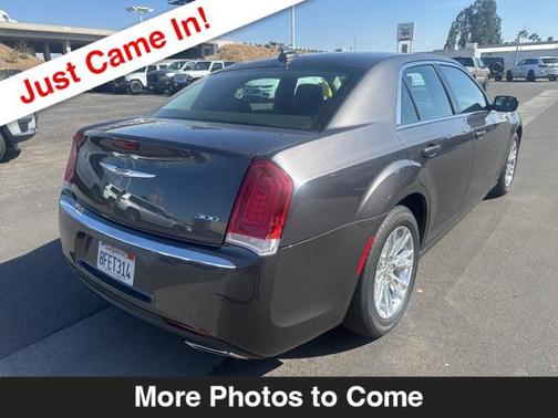 2018 Chrysler 300 Touring