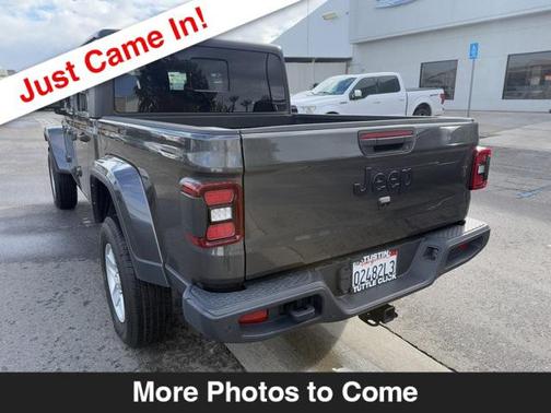 2022 Jeep Gladiator Sport S