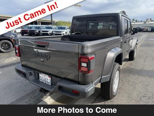 2022 Jeep Gladiator Sport S